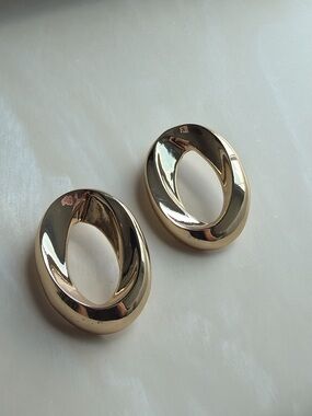BaubleBar Polished Gold Oval Hoop Earrings